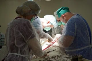 Врачи онкоцентра провели сложнейшую операцию, удалив опухоль и сохранив пациенту почку