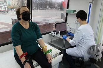  Более двухсот человек приняли участие в акции «Будь здоров!» на площади Победы