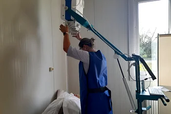 При диспансеризации жителей Гвардейского муниципалитета используют передвижной палатный рентген-аппарат При диспансеризации жителей Гвардейского муниципалитета используют передвижной палатный рентген-аппарат