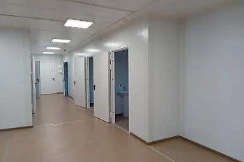 Завершен монтаж новой модульной врачебной амбулатории в Железнодорожном под Правдинском