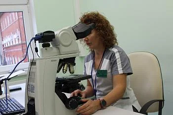 Областная больница получила два новых микроскопа