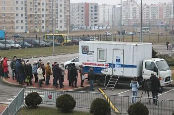 В течение шести часов обследование на передвижном флюорографе прошли около ста тридцати человек