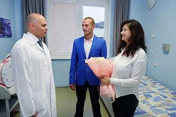 Глава региона поздравил молодых родителей с рождением детей Глава региона поздравил молодых родителей с рождением детей