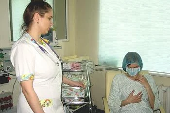 В перинатальном центре показали способ общения с новорожденными малышами «методом кенгуру»