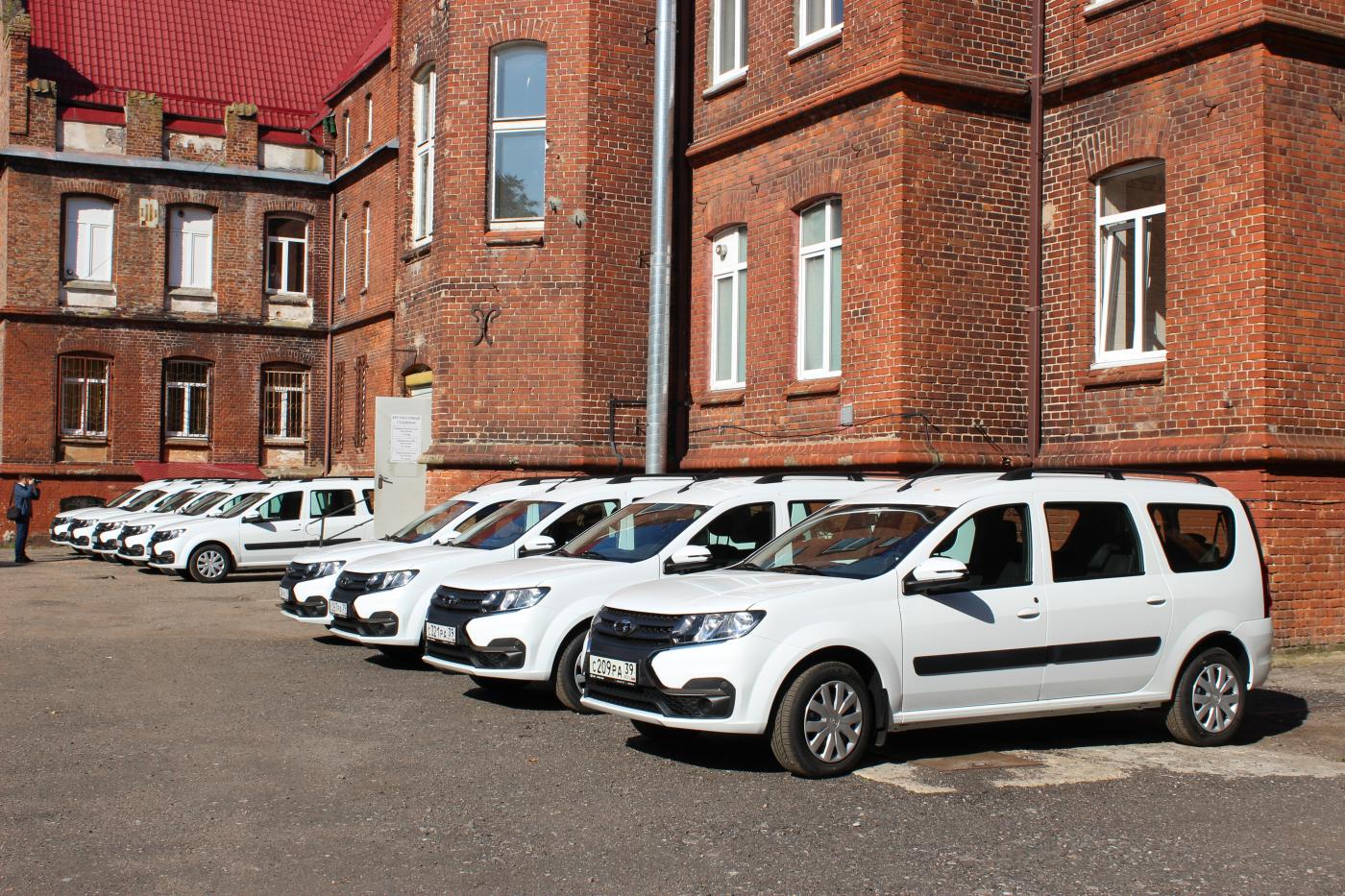 Новые машины в калининграде. Новый автомобиль Калининград. Автомобильная 9. Новые авто в Калининграде. Транспортная 9 фото.